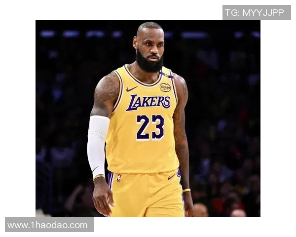 詹姆斯的传奇之路:从天才少年到NBA历史巨星的辉煌历程 詹姆斯的传奇之路:从天才少年到NBA历史巨星的辉煌历程
