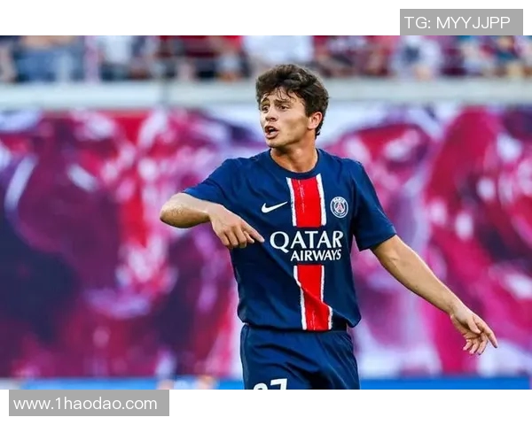 若昂内维斯：从天赋少年到足球赛场的璀璨明星之路