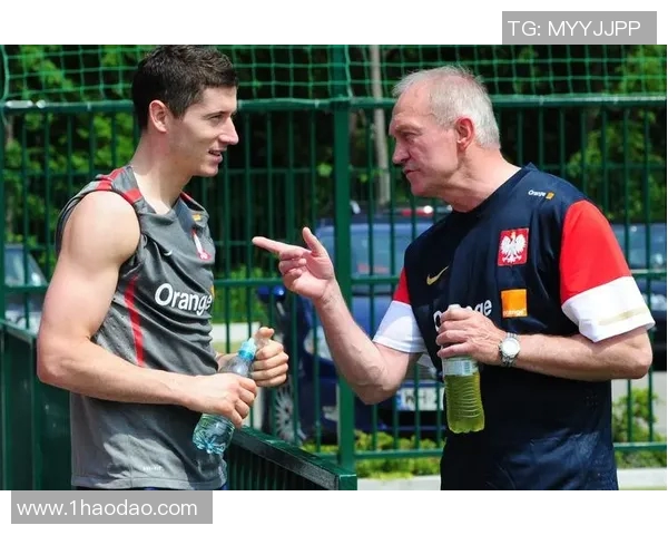 莱万领衔球队新征程展现卓越实力助力争冠之路 莱万领衔球队新征程展现卓越实力助力争冠之路