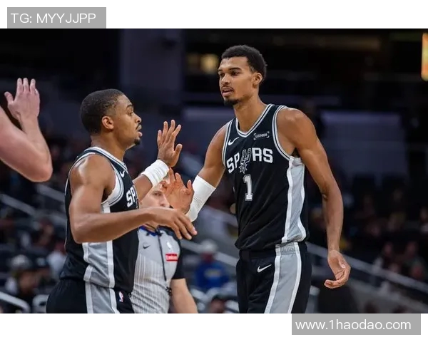 马刺与布鲁克林篮网激战正酣谁能在NBA赛场上笑到最后