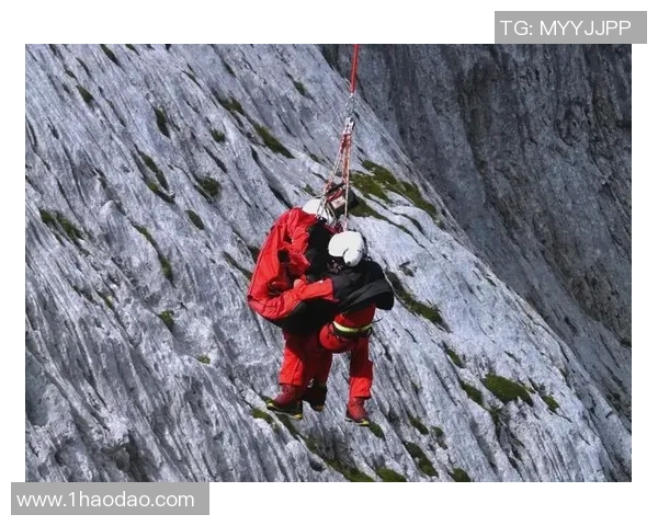 攀岩之巅:深入北京攀岩队的耐力训练与挑战探索